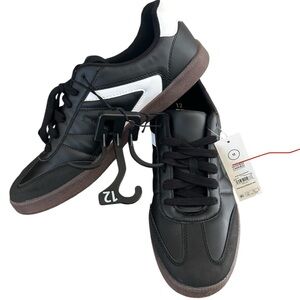 No Boundaries Black and White Men’s Sneakers NWT